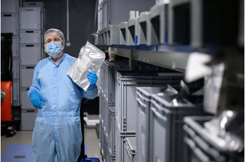 Philip Schetter, PDG de Cantourage, montre la salle de stockage des usines de cannabis brutes sur le site de production de l'entreprise dans un endroit non divulgué en Bavière. Philip Schetter, PDG de Cantourage, montre la salle de stockage des usines de cannabis brutes sur le site de production de l'entreprise dans un endroit non divulgué en Bavière